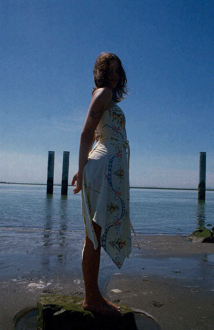 THE SHORT U DRESS - BUTTERCUP