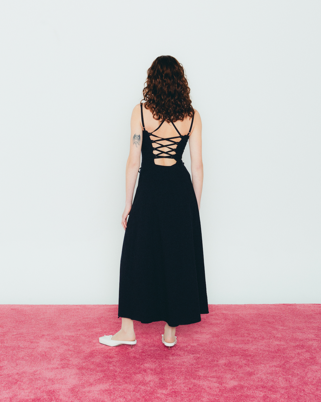 THE LONG U DRESS - BLACK