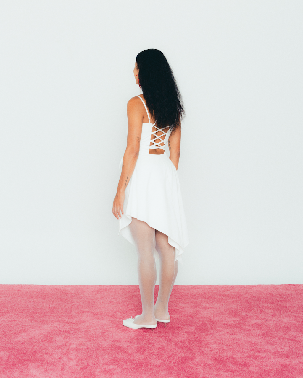 THE SHORT U DRESS - WHITE