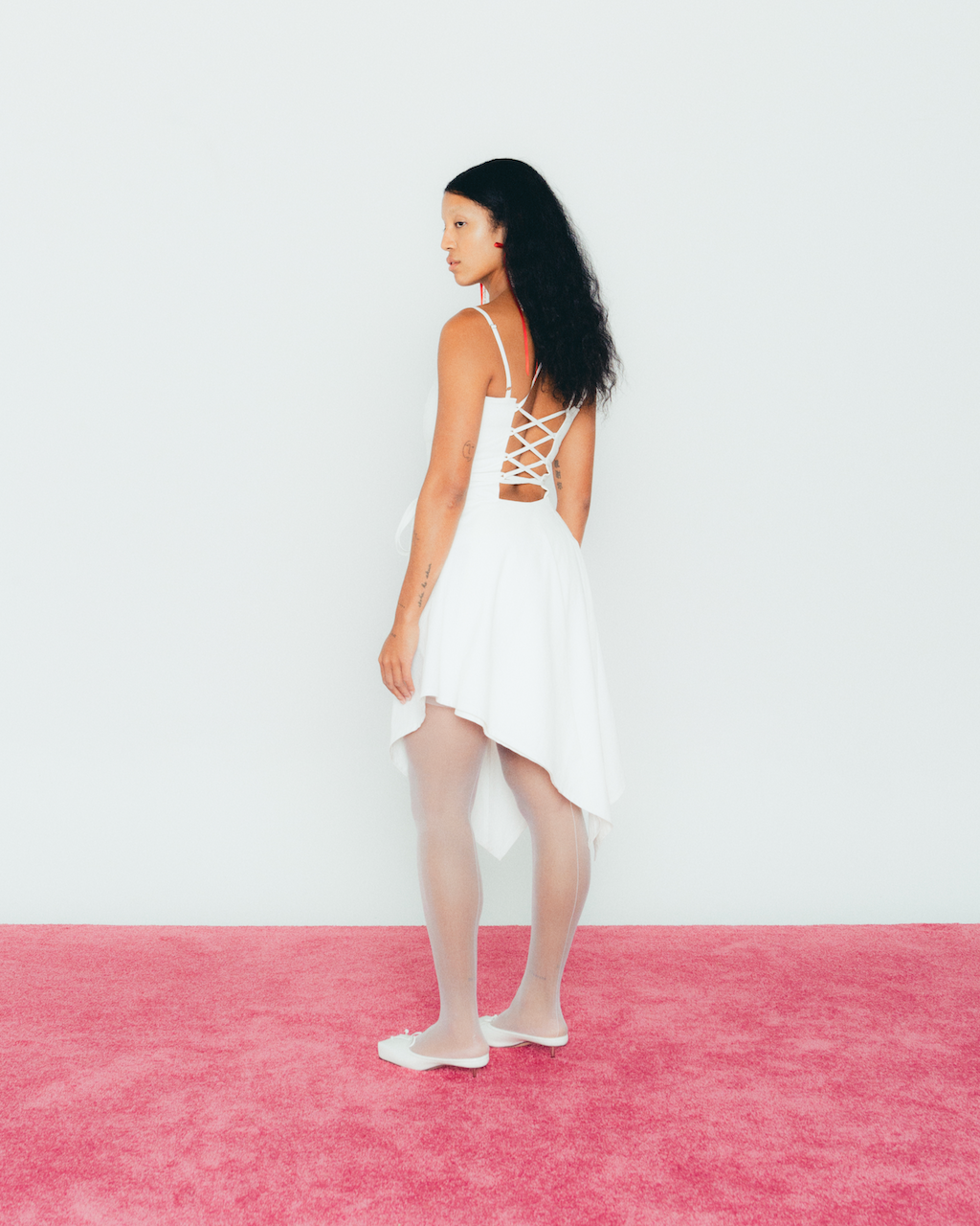 THE SHORT U DRESS - WHITE