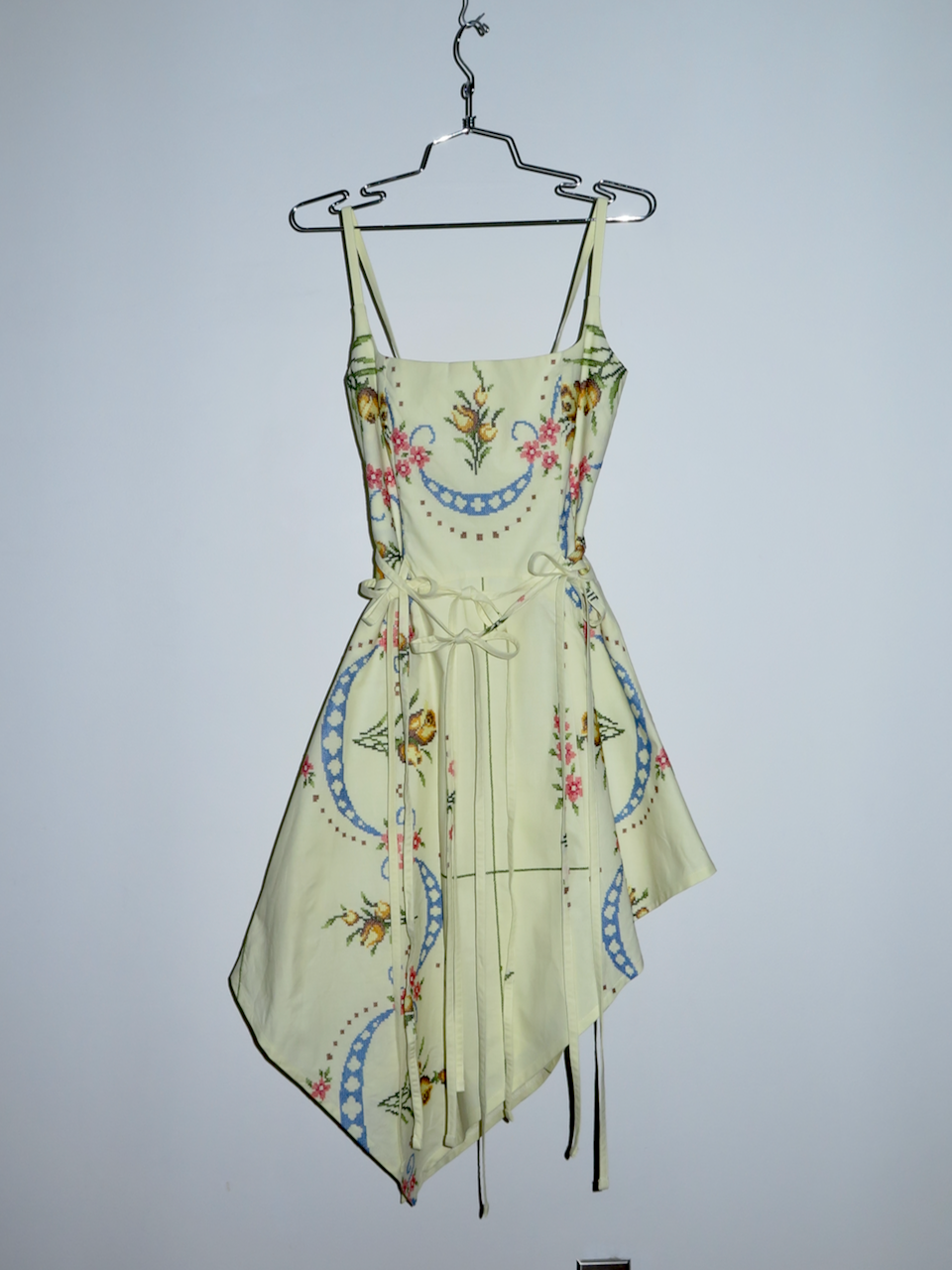 THE SHORT U DRESS - BUTTERCUP