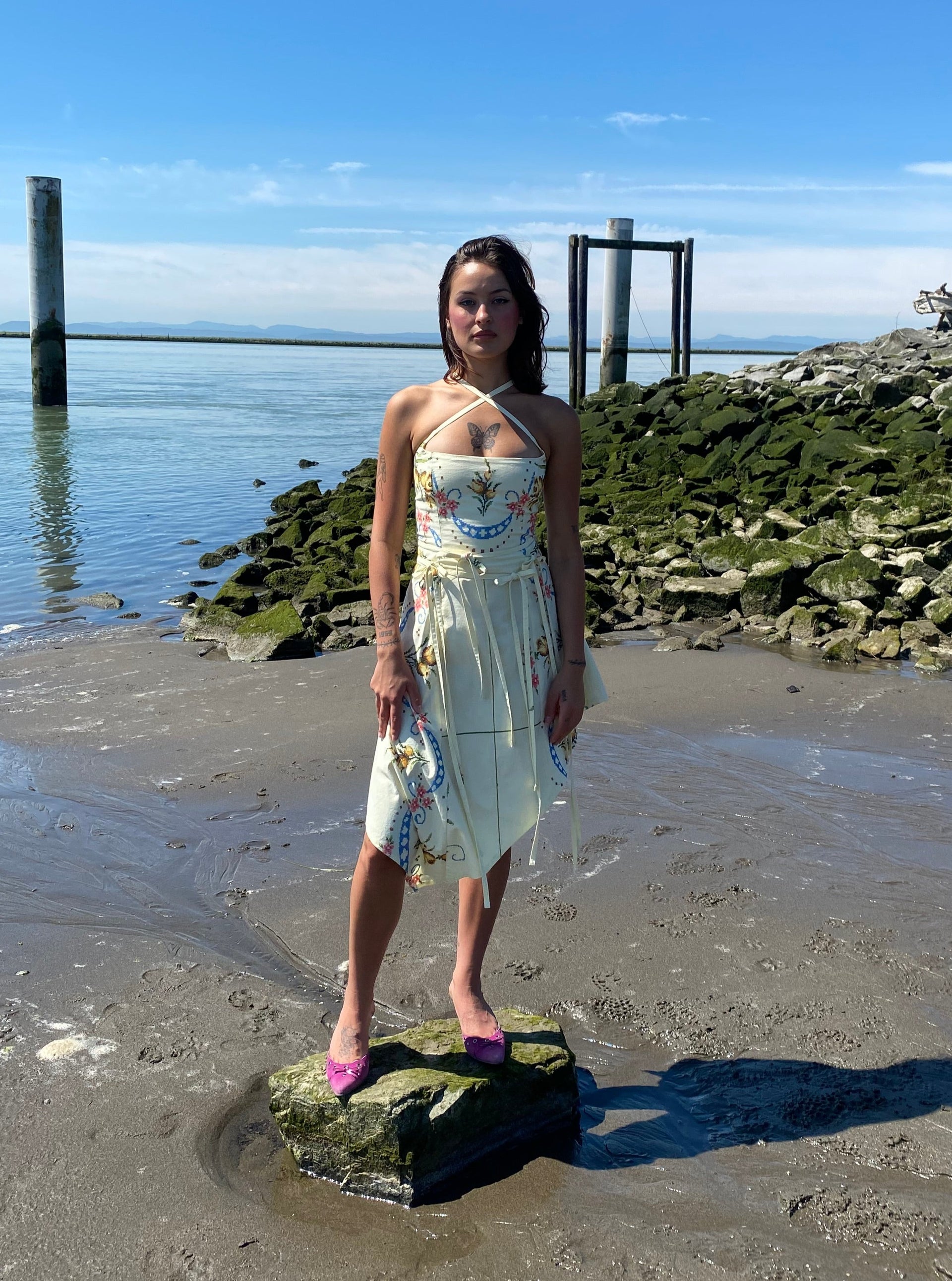 THE SHORT U DRESS - BUTTERCUP